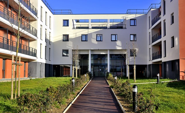 Nous vous aidons à concrétiser vos projets immobiliers.